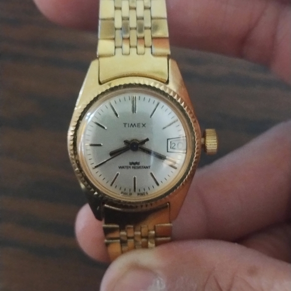 Timex‎ Gold and Silver Watch - Picture 1 of 8